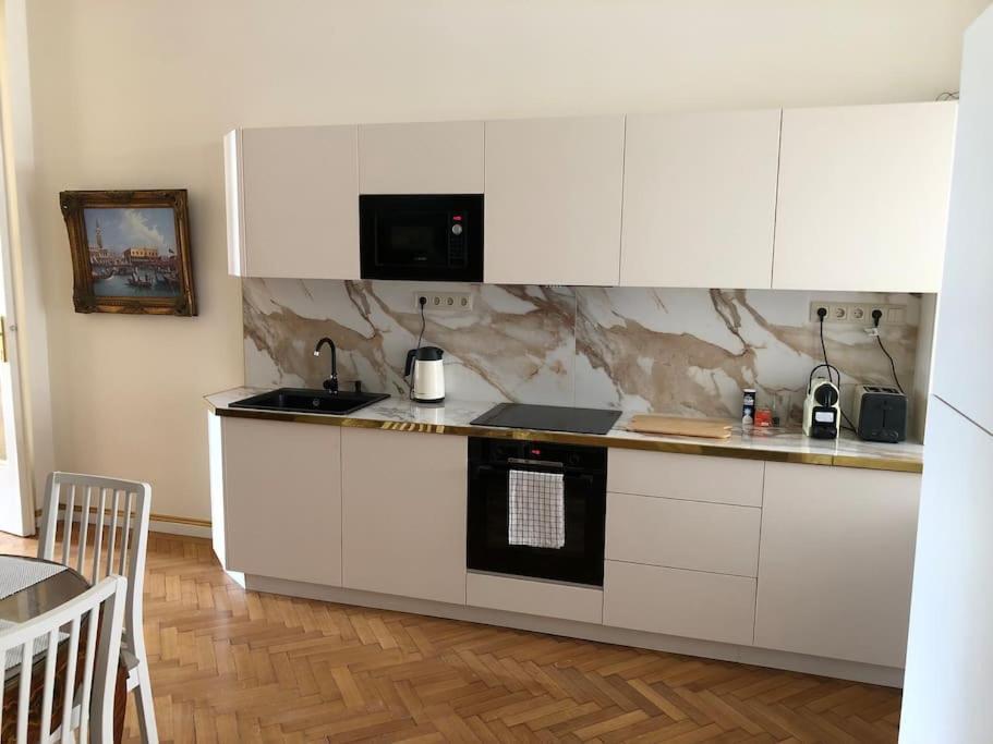 Baroque Danube Panorama Red Apartamento Budapeste Exterior foto